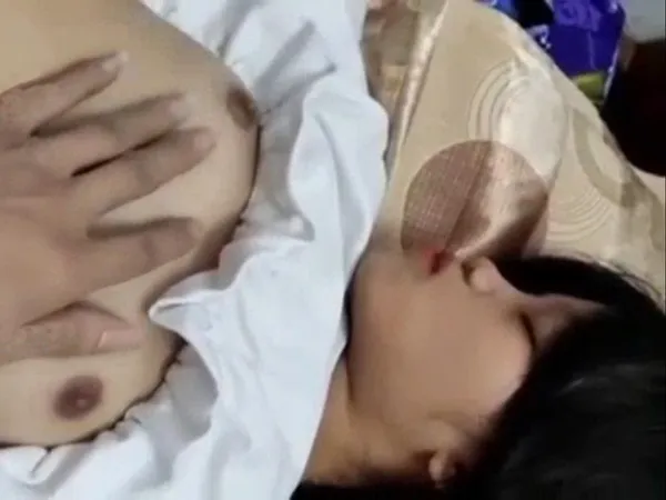 Xuất tinh lên người em sinh viên mới lớn video
